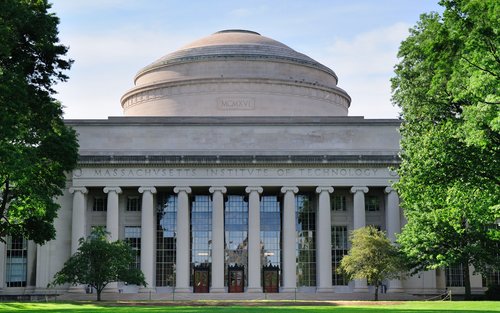 Mga Bantog na Paaralan: MIT at Harvard University Walking Tour