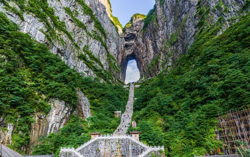 Wulingyuan & Tianmen Mountain National Forest Park Private Day Tour (Includes Airport/Train Station Pick-up & Drop-off)
