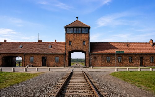 Auschwitz-Birkenau Day Tour from Krakow with Hotel Pickup