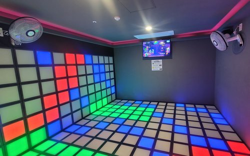서울 홍대 LED 스텝 & 월 터치 게임 배틀 액티비티 & 체험