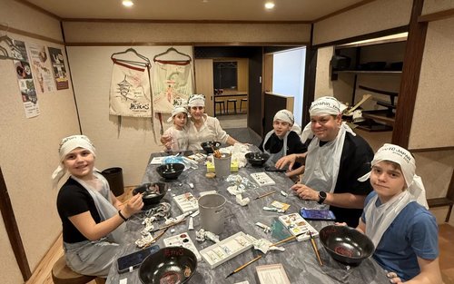 祇園 (Gion)・京都 (Kyoto)でラーメン鉢の絵付け＆料理体験