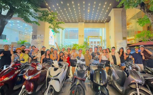 Tour Noturno de Degustação de Comida Local e Turismo de Scooter em Nha Trang