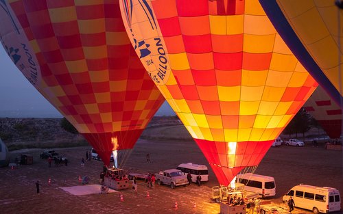 Voo de Balão de Ar Quente Sobre os Travertinos de Pamukkale