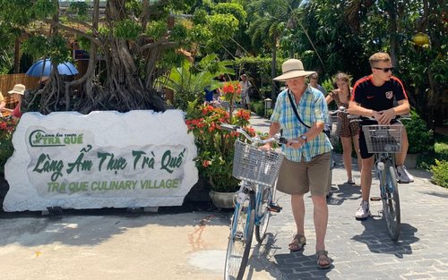 Tra Que Vegetable Village and Cooking Class Experience in Hoi An