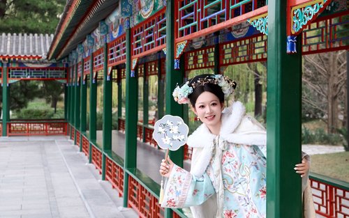 Beijing Qing Dynasty Princess Costume Hanfu Rental & Photography Experience