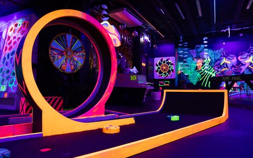 Putt’n’Glow – Glow in the Dark Mini Golf Queenstown