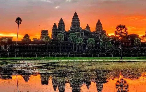 Ang Paglilibot sa Angkor Wat sa Pagsikat ng Araw