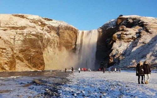 Excursión de un día en autobús a la playa de arena negra de Reikiavik y Seljalandsfoss