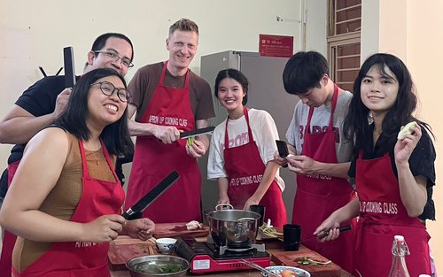 Lớp học nấu ăn Đà Nẵng: Các món địa phương nổi tiếng & Tour Chợ của Apron Up