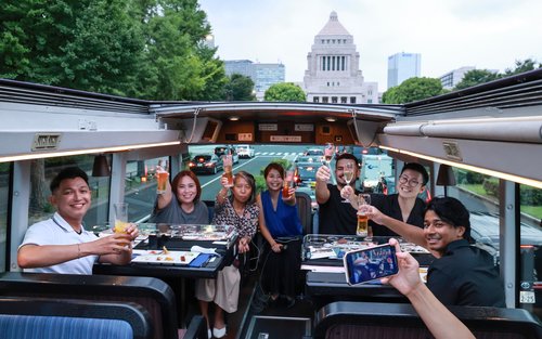 „Tokyo Restaurant Bus“ na prehliadku mesta s obedom alebo večerou v Tokiu