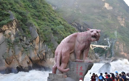 Shangri-La Tiger Leaping Gorge und White Water Terrace Private Tagestour von Lijiang