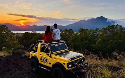 Excursió en Jeep a la sortida del sol al Mont Batur i Trekking amb fotògraf opcional