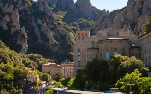 Barcelona Montserrat and Bodegas Codorniu Tour