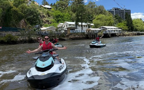 Tour Mô Tô Nước Sông Brisbane: Điểm Nổi Bật Của Thành Phố & Thiên Nhiên