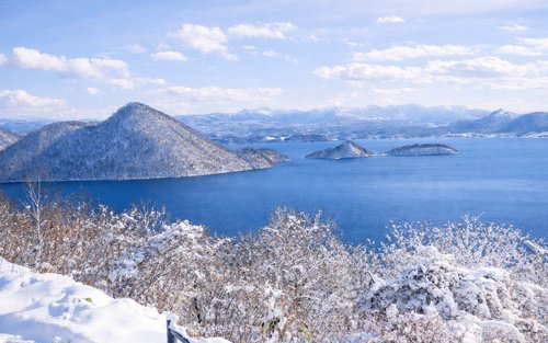 Hokkaido Noboribetsu Day Trip: Kyogoku Fukidashi Park, Lake Toya (Snowmobile option in winter), Showa Shinzan Bear Ranch, and Noboribetsu Jigokudani (Hell Valley) Day Trip from Sapporo