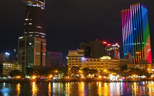 Tour Văn Hóa Sài Gòn Về Đêm Với Show Múa Rối Nước Và Du Thuyền Bữa Tối