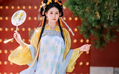 Qizning ona suti fotosurati