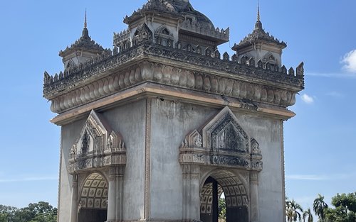 Ikonikong paglilibot sa Vientiane at kultura ng Laos, Buddha Park, Monumento ng Patuxay