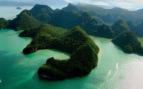 Private Tour Dayang Bunting Island dengan Jungle Trekking & Lake Swimming