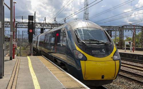 伦敦至曼彻斯特火车票（Avanti/EMR提供）