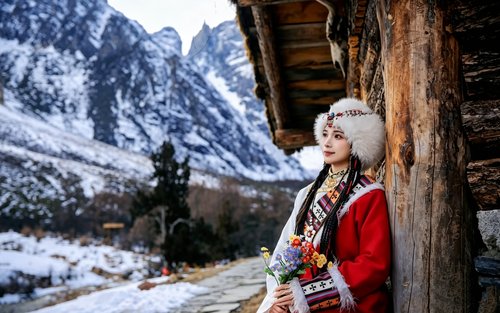 4-Day Tour to Jiuzhaigou, Huanglong, Bipenggou, Dagu Glacier for Snow Play (2-8 people small group)