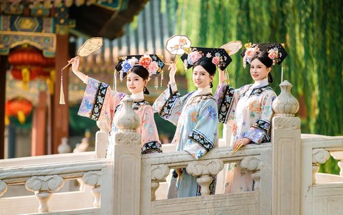 Pekingin Beihai-puiston muinaispukuinen Hanfu-matkakuvaus (muinaispukuinen Hanfu + meikki ja asusteet / valokuvaus / useita pakettivaihtoehtoja)