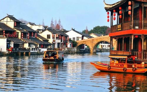 Shanghai Yu Garden & Zhujiajiao Water Town Full-Day Exploration