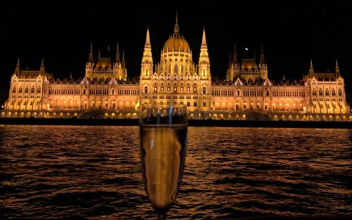Budapest Evening Cruise with Drink & Audio Guide