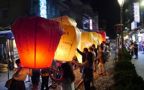 十分・寧夏夜市ツアー (台北発)