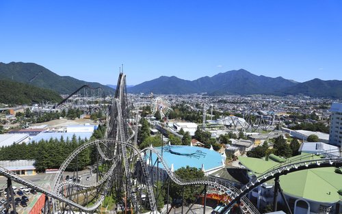 Ganztägige private Tour von Tokio nach Fuji-Q Highland mit Transfers