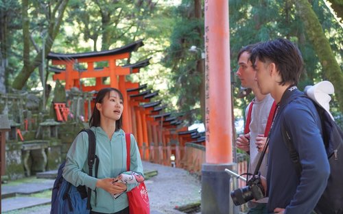 伏見稲荷隠れたハイキングツアー：人混みを避けて