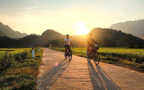 Tour di 2 giorni e 1 notte nella valle di Mai Chau e nella riserva naturale di Pu Luong da Hanoi