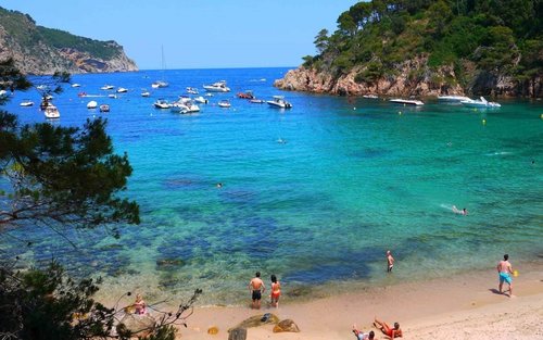 Costa Brava and Medieval Girona Day Tour from Barcelona