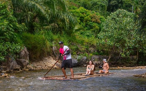Khao Lak: Bambus-Rafting, Meeresschildkröte und Tempeltour