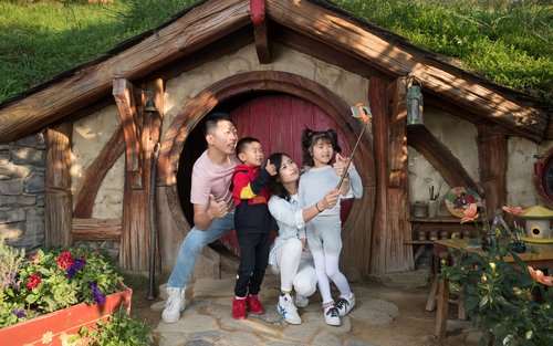 Hobbiton Movie Set & The Green Dragon Inn One-day Food & Bus Tour