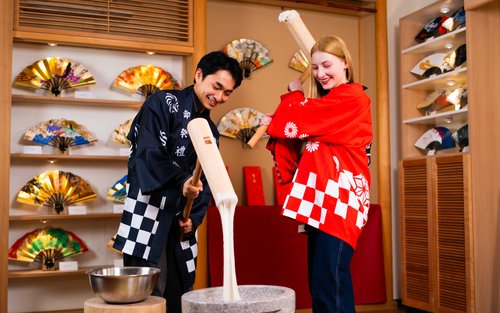 京都で伝統的な餅つき体験