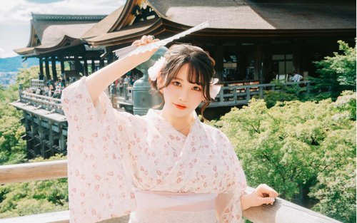 Ai Kimono Kiyomizu Chawanzaka Store: Tea ceremony & matcha making, makeup, and photo shoots are available as optional extras & the most popular kimono rental closest to Kiyomizu-dera Temple in Kyoto
