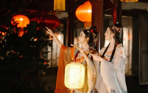 Chengdu Hanfu Makeup and Photography Travel Experience