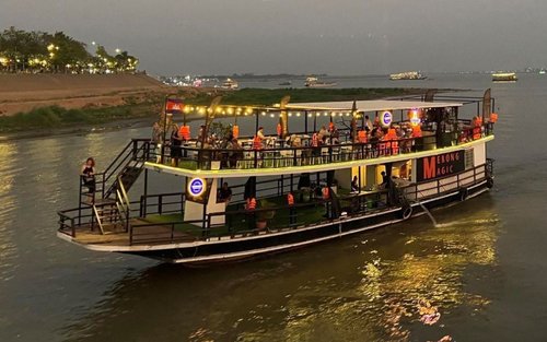 Sunset Cruise: Unlimited Cold Beers, BBQ buffet & Fruit Platter