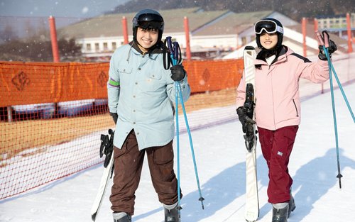 Korea Ski Tour from Seoul - Jisan Resort with Isaac Toast