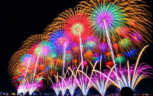 Tour de fuegos artificiales de Nagaoka y recolección de duraznos con asiento