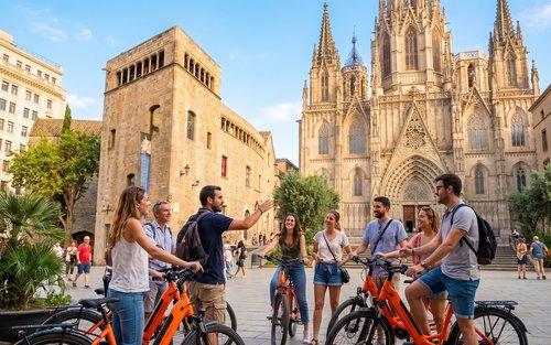 Lawatan berbasikal bersiar-siar di bandar di Barcelona