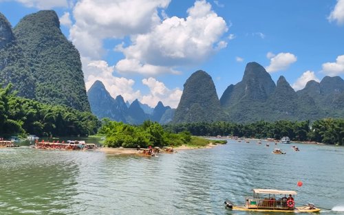 Guilin Yangshuo & Yulong River Full-Day Tour
