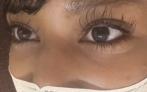 Nagel- en wimperstudio TELUM Yokohama, een geïntegreerde schoonheidssalon.