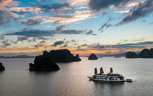 Rejs Emperor 2D1N: Zatoka Ha Long, Jaskinia Me Cung, Jaskinia Luon