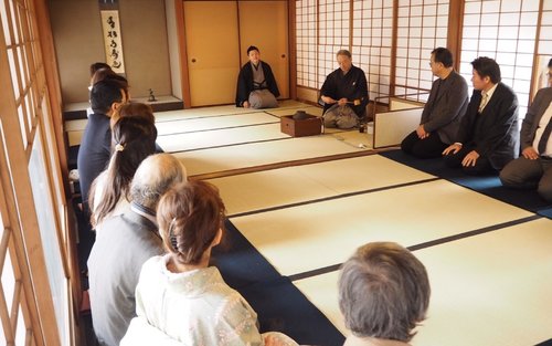 Experience an authentic tea ceremony in kimono (near Osaka Castle)
