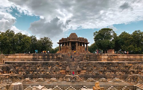 Ahmedabad Modhera Sun Temple & Rani ki Vav Full-Day Private Tour