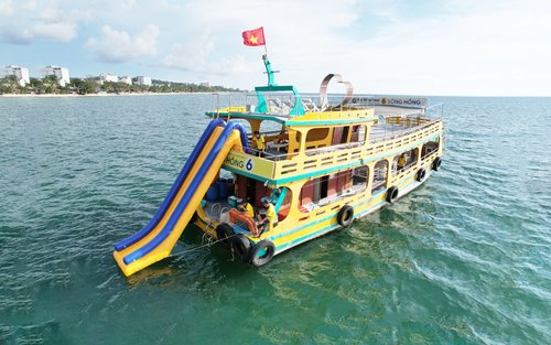 Paglalayag at Pangingisda Habang Tanaw ang Paglubog ng Araw sa Phu Quoc