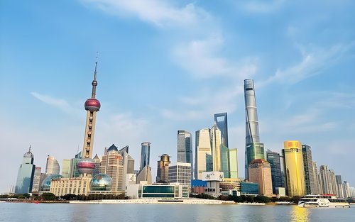 Tour de medio día por la ciudad de Shanghái con la Torre de la Perla Oriental y crucero por el río