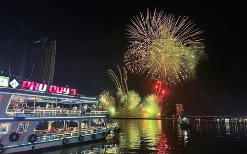 Han River by Night by Phu Quy Cruise in Da Nang